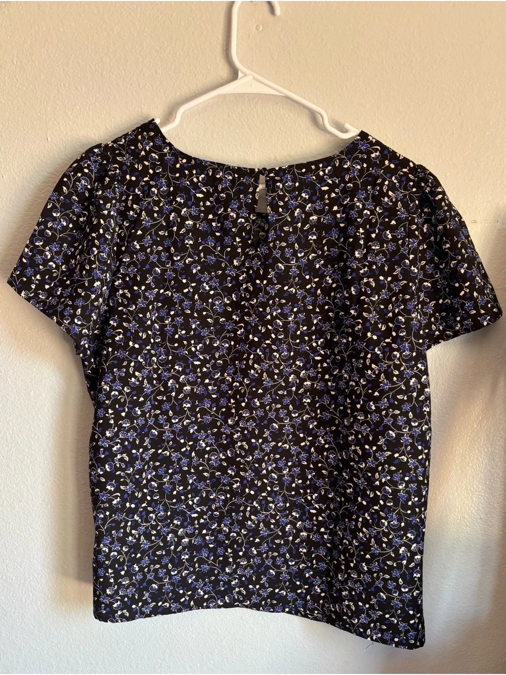 J. Crew women’s size Large Black Top royal Blue White Floral Print blouse casual
